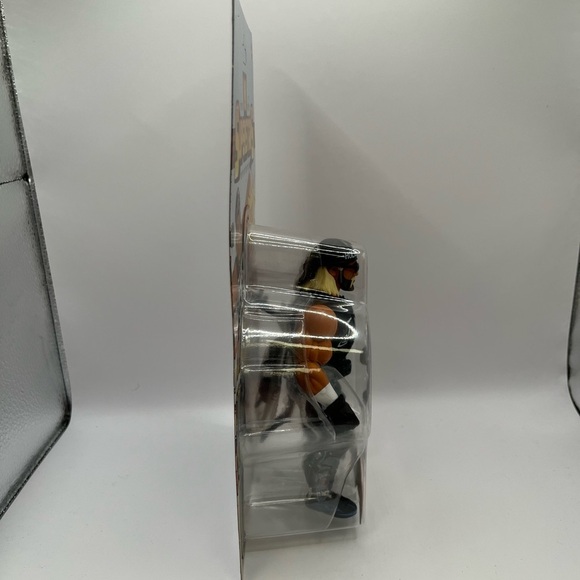 WWE Superstars “Hollywood” Hulk Hogan Action Figure. - Picture 3 of 3